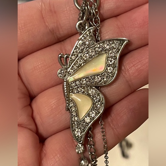 Guess Butterfly necklace - Picture 1 of 9